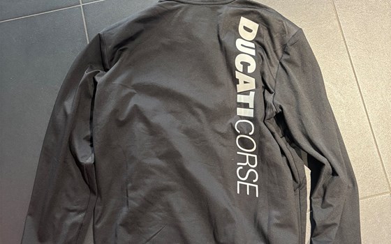 DC FITNESS-SWEATSHIRT MIT HALBLANGEM REI - Bild 2