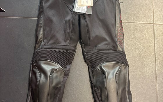 LEDERHOSE COMPANY 2 FRAU 42 - Bild 1