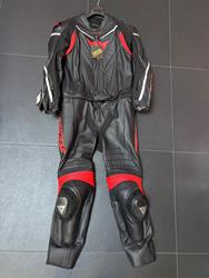 lederkombi Tuta Pelle LAGUNA SECA D1 2 PCS SUIT  684 BLACK/BLACK/RED 14 56 PZ