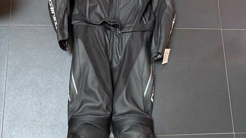 Lederkombi Tuta Pelle AVRO D2 2 PCS SUIT 685  BLACK/BLACK/ANTHRACITE 14 56 PZ       