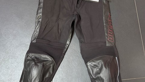 LEDERHOSE COMPANY 2 FRAU 46