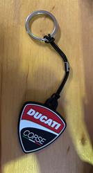 DC SHIELD SCHWIMMER SCHLÜSSELANHÄNGER