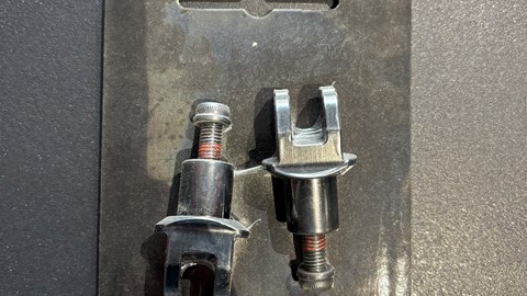 ADAPTER FAHRERFUSSR. SBK