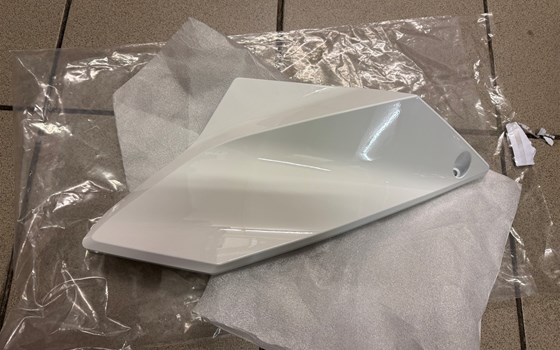 Tankspoiler links Super Duke 1290 - Bild 1