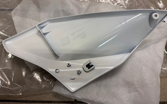 Tankspoiler links Super Duke 1290 - Bild 2