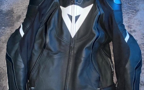Dainese Avro 4 2 tlg. Lederkombi schwarz / weiss Größe 48 - Bild 1
