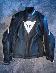 Dainese Avro 4 2 tlg. Lederkombi schwarz / weiss Größe 48