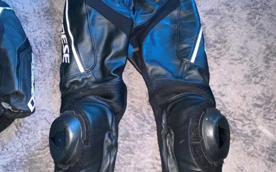 Dainese Avro 4 2 tlg. Lederkombi schwarz / weiss Größe 48 - Bild 2