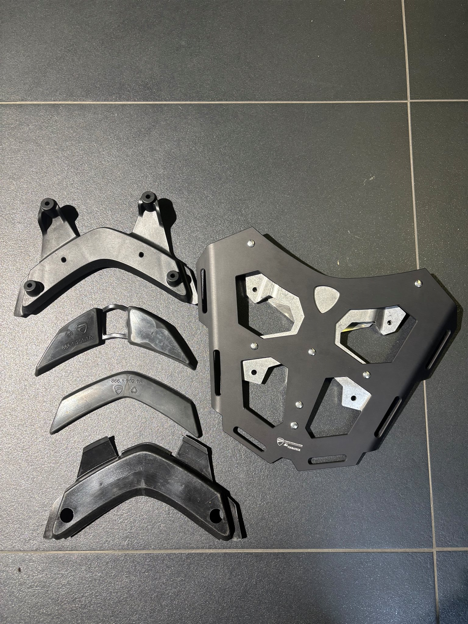 HINTERER GEPÄCKTRÄGER - MS  Multistrada 1200: Ducati Multistrada 1200 (2015) | Ducati Multistrada 1200 (2016) | Multistrada 1200 S: Ducati Multistrada 1200 S (2015) | Ducati Multistrada 1200 S (2016) 