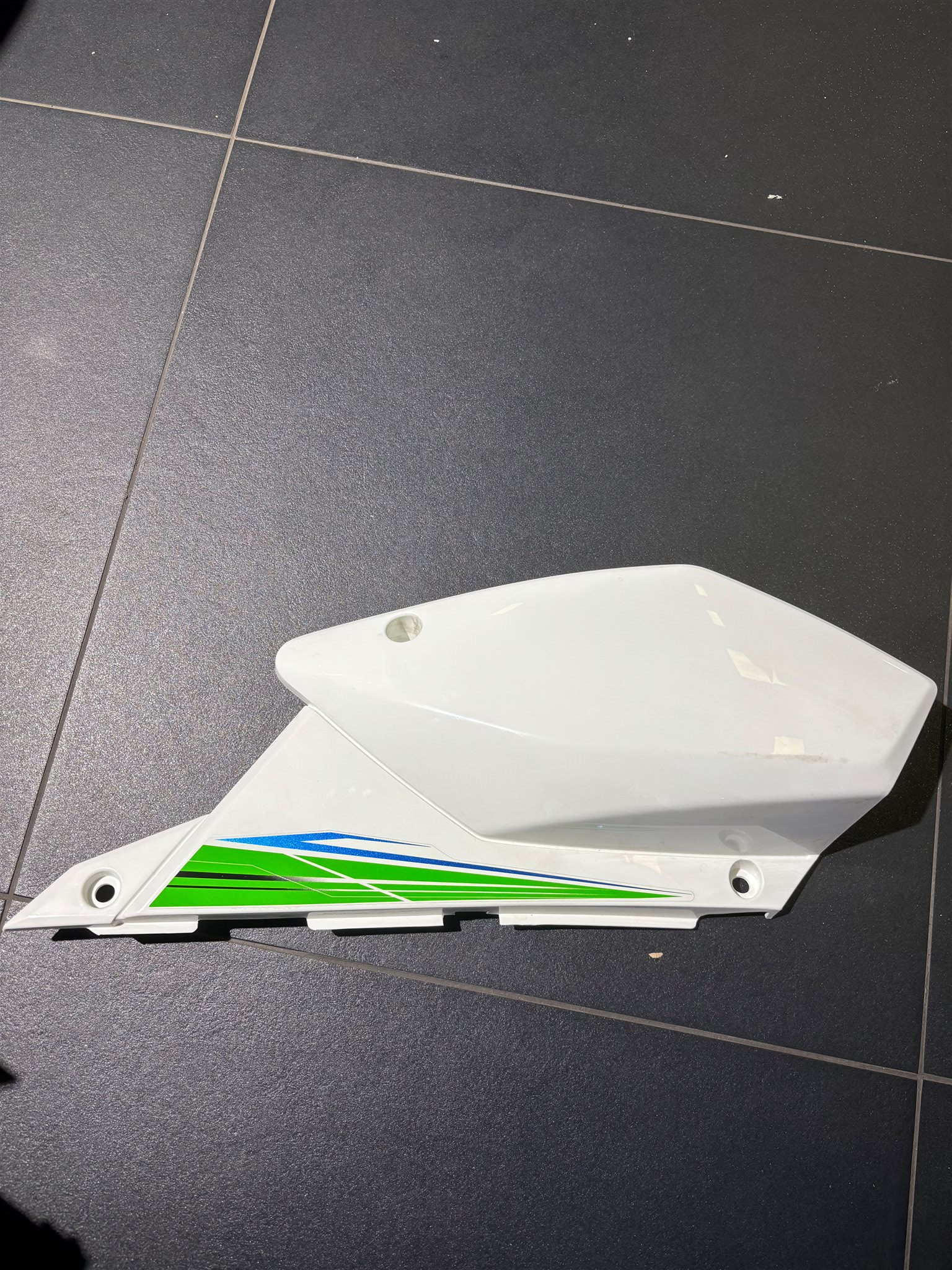 COVER-SIDE-SUB,RH,B.WHITE KLX250 2013