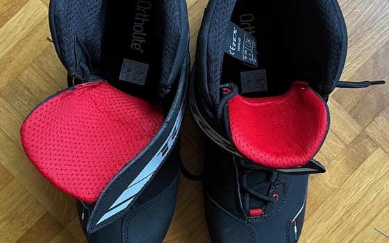 Damen-Motorradbekleidung mit Jacke, Hose, Schuhe, Handschuhe und HELM - Bild 17