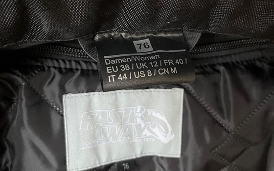 Damen-Motorradbekleidung mit Jacke, Hose, Schuhe, Handschuhe und HELM - Bild 3