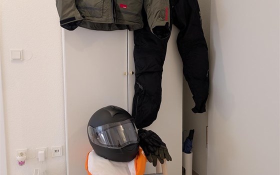 Komplette Ausrüstung Motorrad Helm, Jacke, Hose, Handschuhe - Bild 1