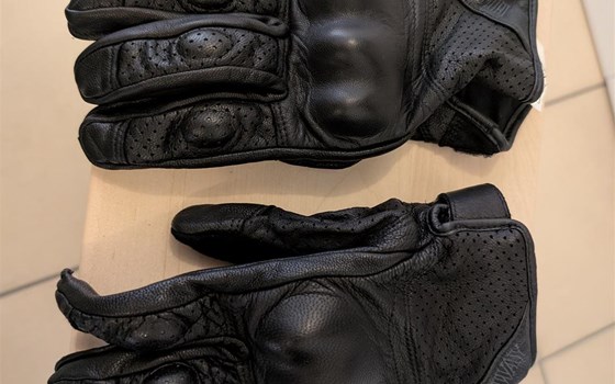 Komplette Ausrüstung Motorrad Helm, Jacke, Hose, Handschuhe - Bild 10