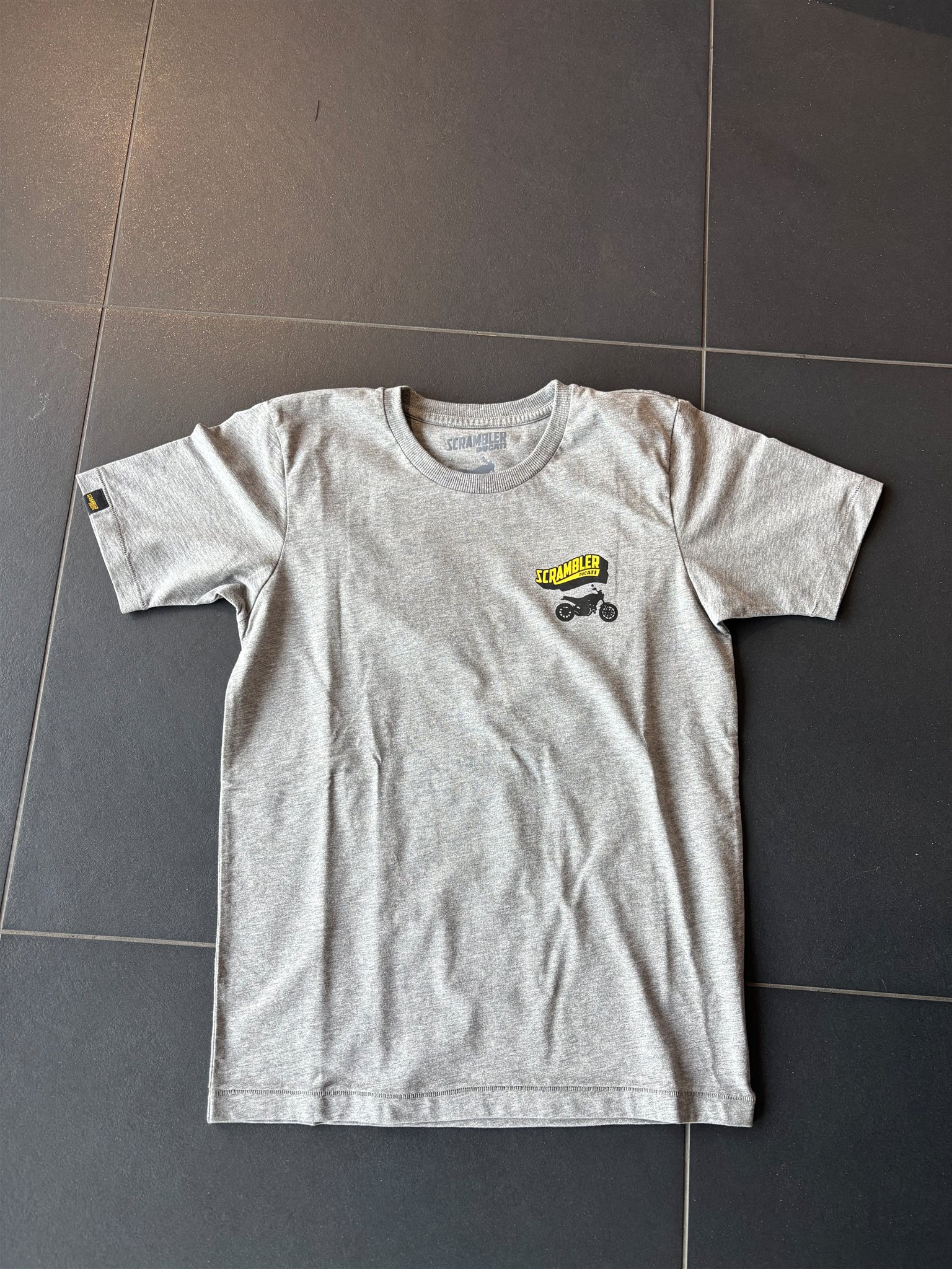 BIG BANNER SCR T-SHIRT  M