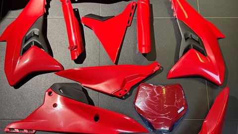KIT PLASTICHE - ROSSO V21J DESMO450 MX