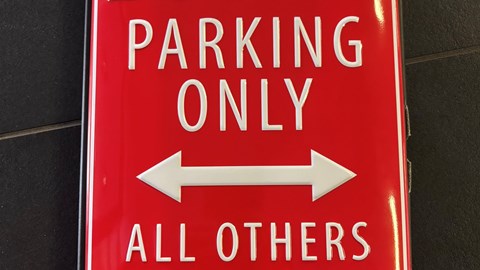 PARKING METAL SCHILD