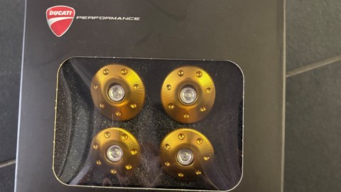 SET GOLD ALUM. BILLET FRAME PLUGS MON R