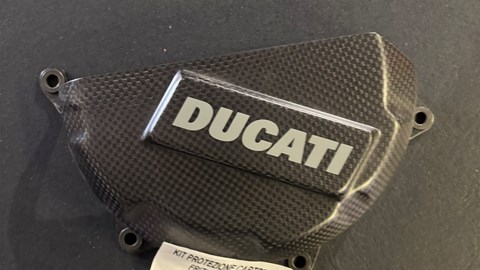 Schutz aus Kohlefaser für Kupplungsgehäuse