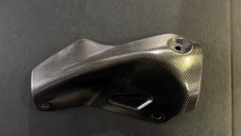 HITZESCHUTZ AUS KOHLEFASER SCHALLDÄMPFER