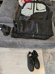 Held Motorradfahrer Komplettausrüstung Jacke, Schuhe, Gürtel, Handschuhe usw.
