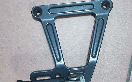 Soziusfußrastenträger rechts LC4 - Bild 1