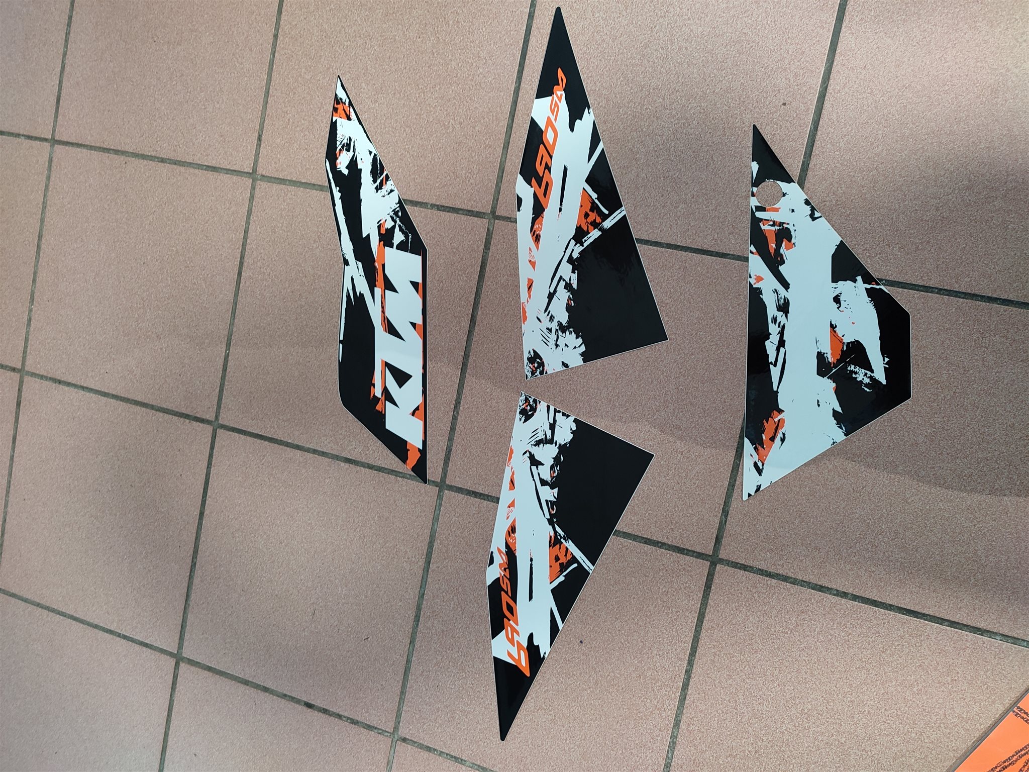 DEKOR 690 SM unvollständig