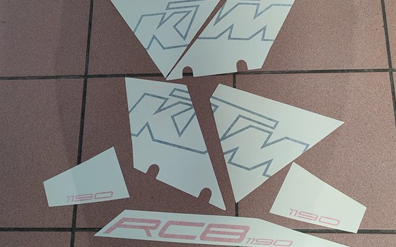 kompletter DEKORSATZ RC8 schwarz  - Bild 1