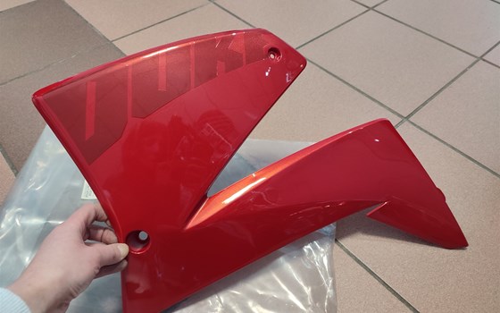 Spoiler links rot - Bild 1