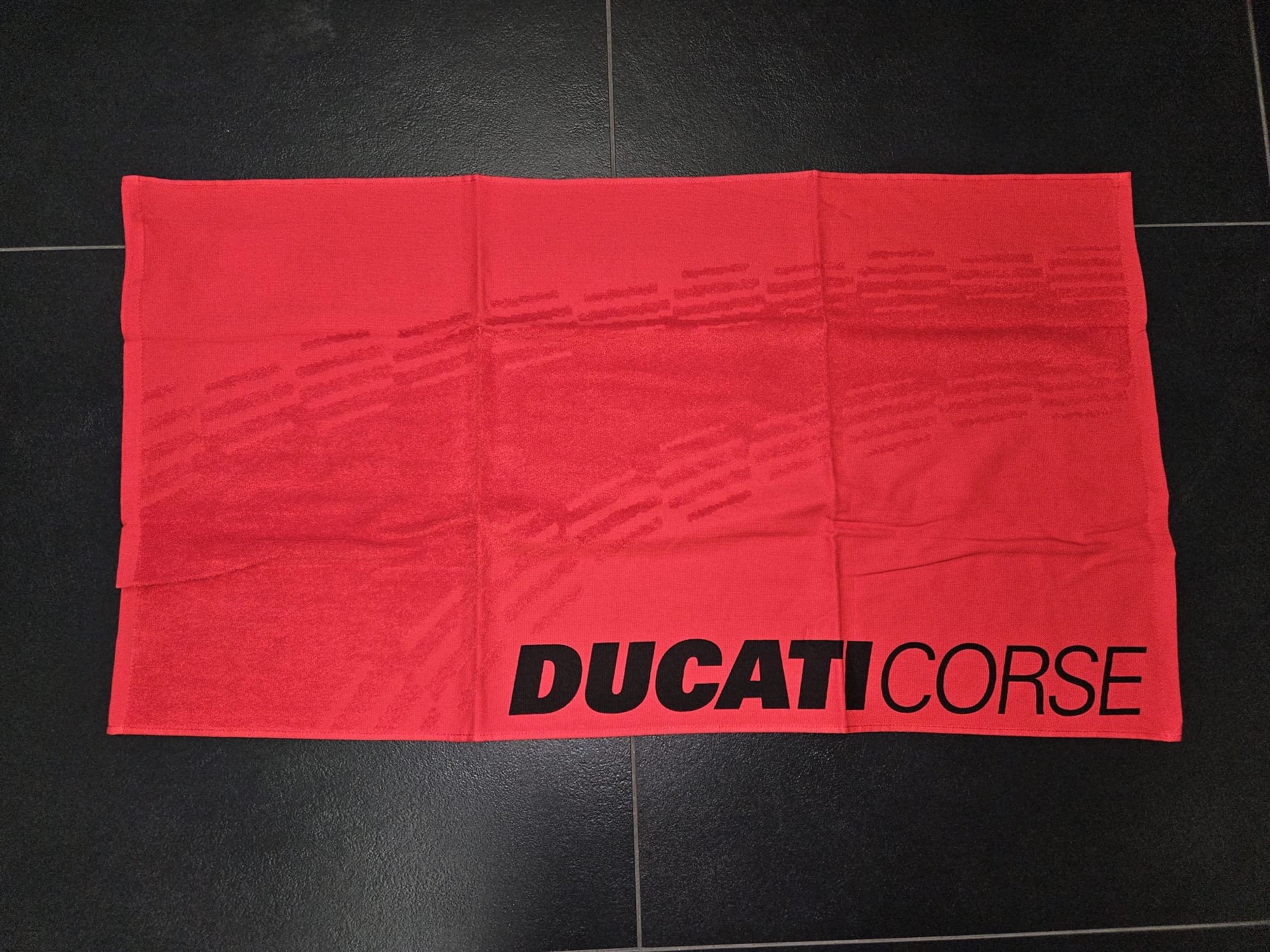 STRANDTUCH DC LIVERY