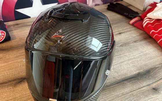 Scorpion EXO-R1 Evo Air Solid Carbon Helm (61/62) - Bild 1