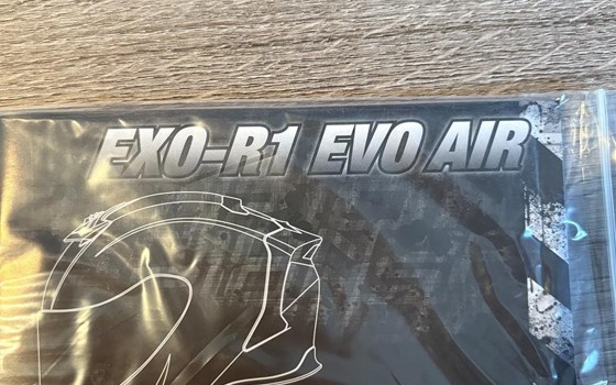 Scorpion EXO-R1 Evo Air Solid Carbon Helm (61/62) - Bild 5