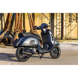 Reflektor Kennzeichenhalter WUNDERKIND, hinten, unten, 106407-F15 für Vespa GTS/GTS Super/GTV 125/300/310ccm (2023-)