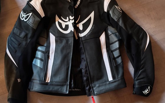 Berik Zakura Motorrad Lederjacke + Rückenprotektor - Bild 1