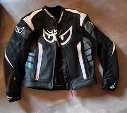 Berik Zakura Motorrad Lederjacke + Rückenprotektor