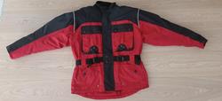 Rollerjacke der Marke Fabrics Takai, Größe M, Farbe rot-schwarz
