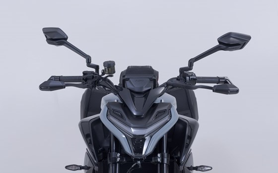 Hebelschützer mit Windabweiser. Schwarz. CFMoto 675NK (25-). - Bild 2