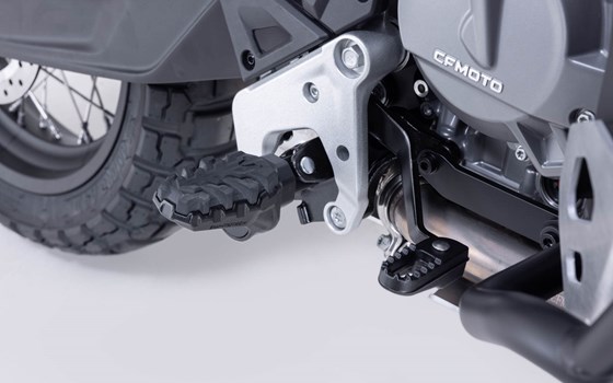 EVO Fußrasten-Kit. Schwarz. CFMoto 800MT-X (24-). - Bild 4