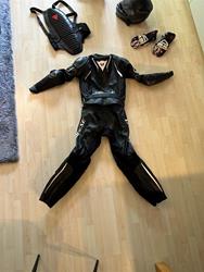 2-tlg. Lederkombi Dainese inkl. Zubehör