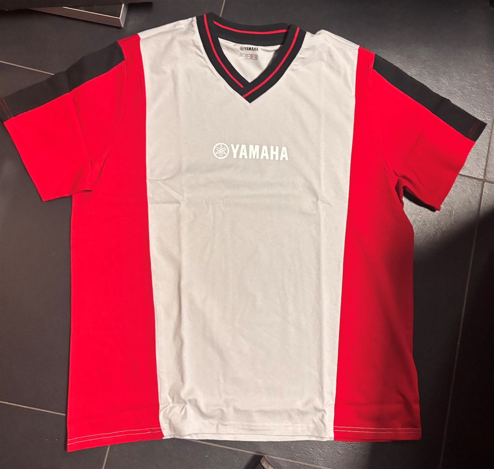 T-SHIRT UNISEX Q