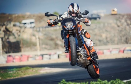 Leihmotorrad KTM 690 Duke