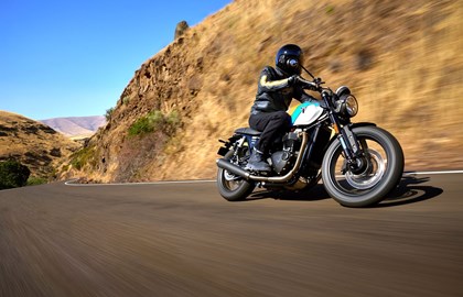 Leihmotorrad Triumph Speed Twin 900