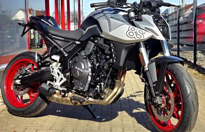 Leihmotorrad Suzuki GSX-8S