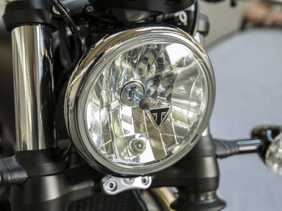 Verleihmotorrad Triumph Bonneville Bobber vom Händler Klingenberger Kehl GbR Bild 25: Verleihmotorrad Triumph Bonneville Bobber vom Händler Klingenberger Kehl GbR