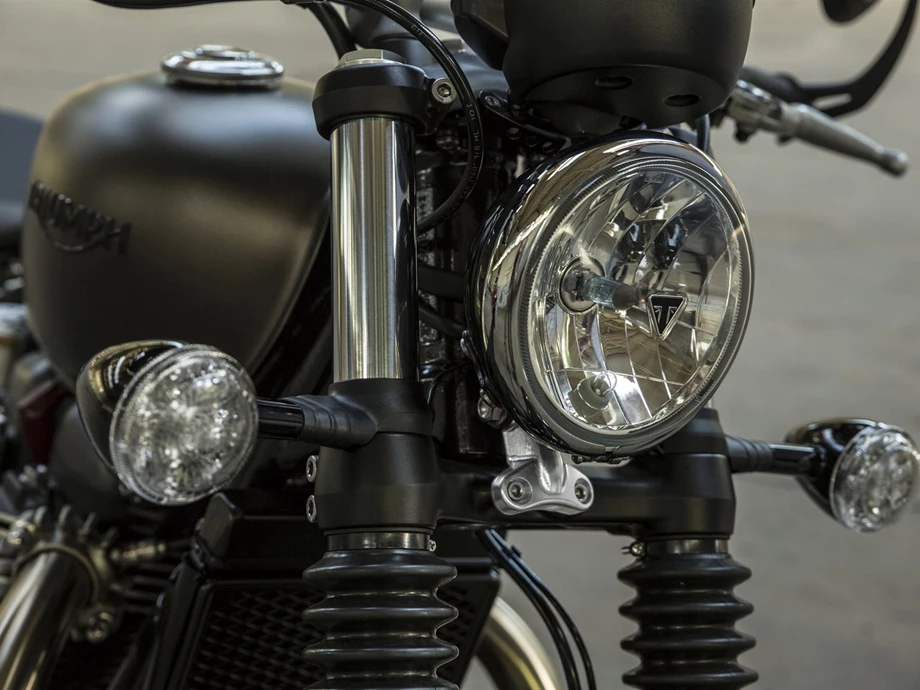 Verleihmotorrad Triumph Bonneville Bobber vom Händler Klingenberger Kehl GbR Bild 28: Verleihmotorrad Triumph Bonneville Bobber vom Händler Klingenberger Kehl GbR