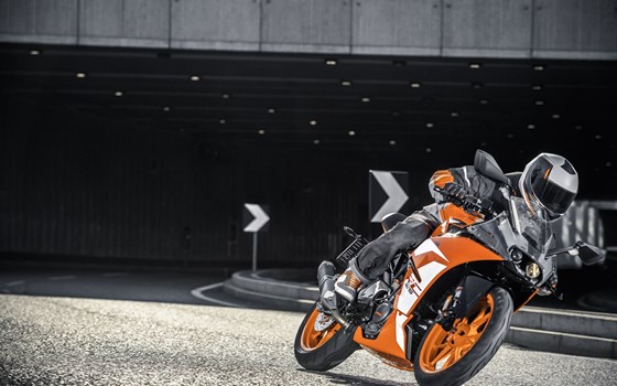 Verleihmotorrad KTM RC 125 vom Händler Bert von Zitzewitz - Bild 7 Verleihmotorrad KTM RC 125 vom Händler Bert von Zitzewitz - Bild 7