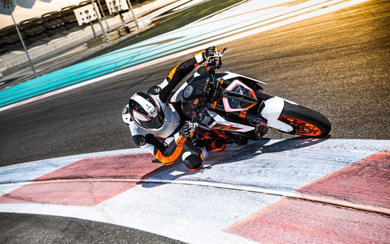 Verleihmotorrad KTM 1290 Super Duke R vom Händler Bert von Zitzewitz - Bild 2 Verleihmotorrad KTM 1290 Super Duke R vom Händler Bert von Zitzewitz - Bild 2