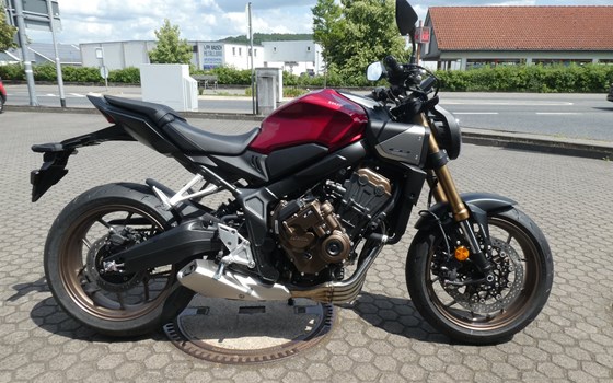 Verleihmotorrad Honda CB650R E-Clutch vom Händler Zweirad-Center Zöller - Bild 2