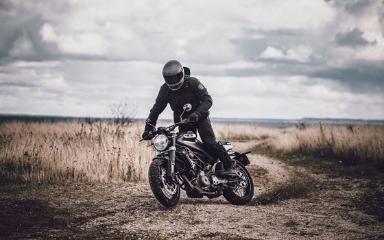 Verleihmotorrad Husqvarna Svartpilen 401 vom Händler Heller & Soltau OHG - Bild 3