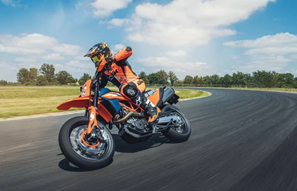 Leihmotorrad KTM 690 SMC R Leihmotorrad KTM 690 SMC R